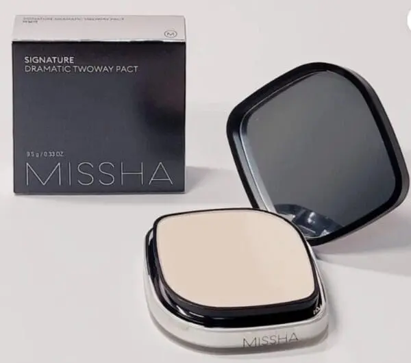 MISSHA Signature Dramatic Two-Way Pact SPF25 Sand or Vanilla